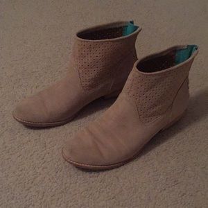 Dolce Vita Suede Ankle Bootie, 9M